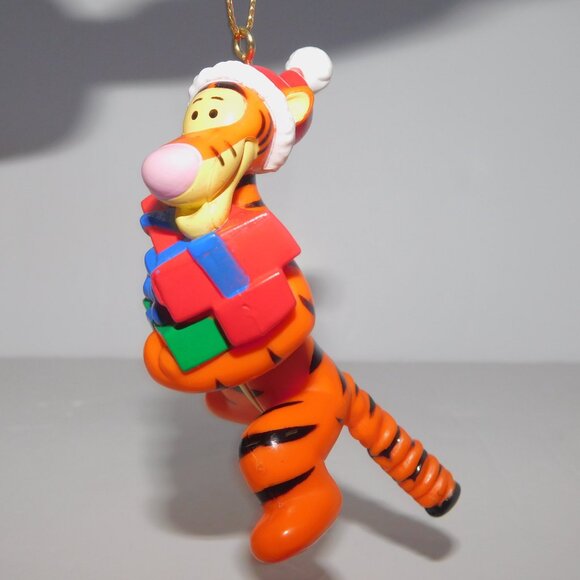 VTG 4" Winnie the Pooh Alderbrook Tigger with Presents Christmas Tree Ornament - Picture 7 of 11